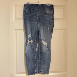 Rock & Republic Fever Pull-on jeans/jeggings. Cropped. Distressed, size 10
